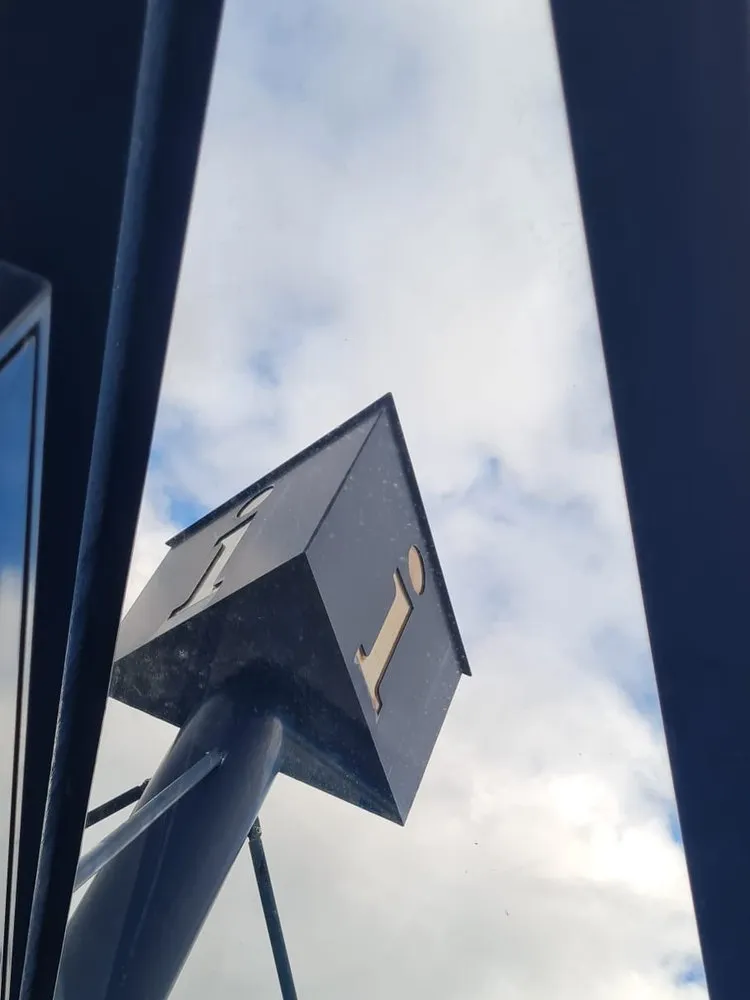 Dasselbe Glasdach nach der Reinigung